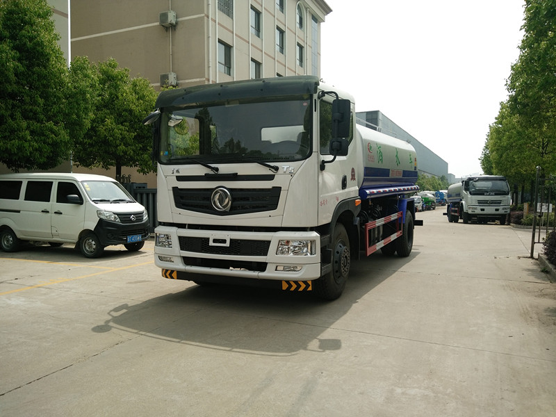 東風(fēng)15噸灑水車 東風(fēng)15噸灑水車